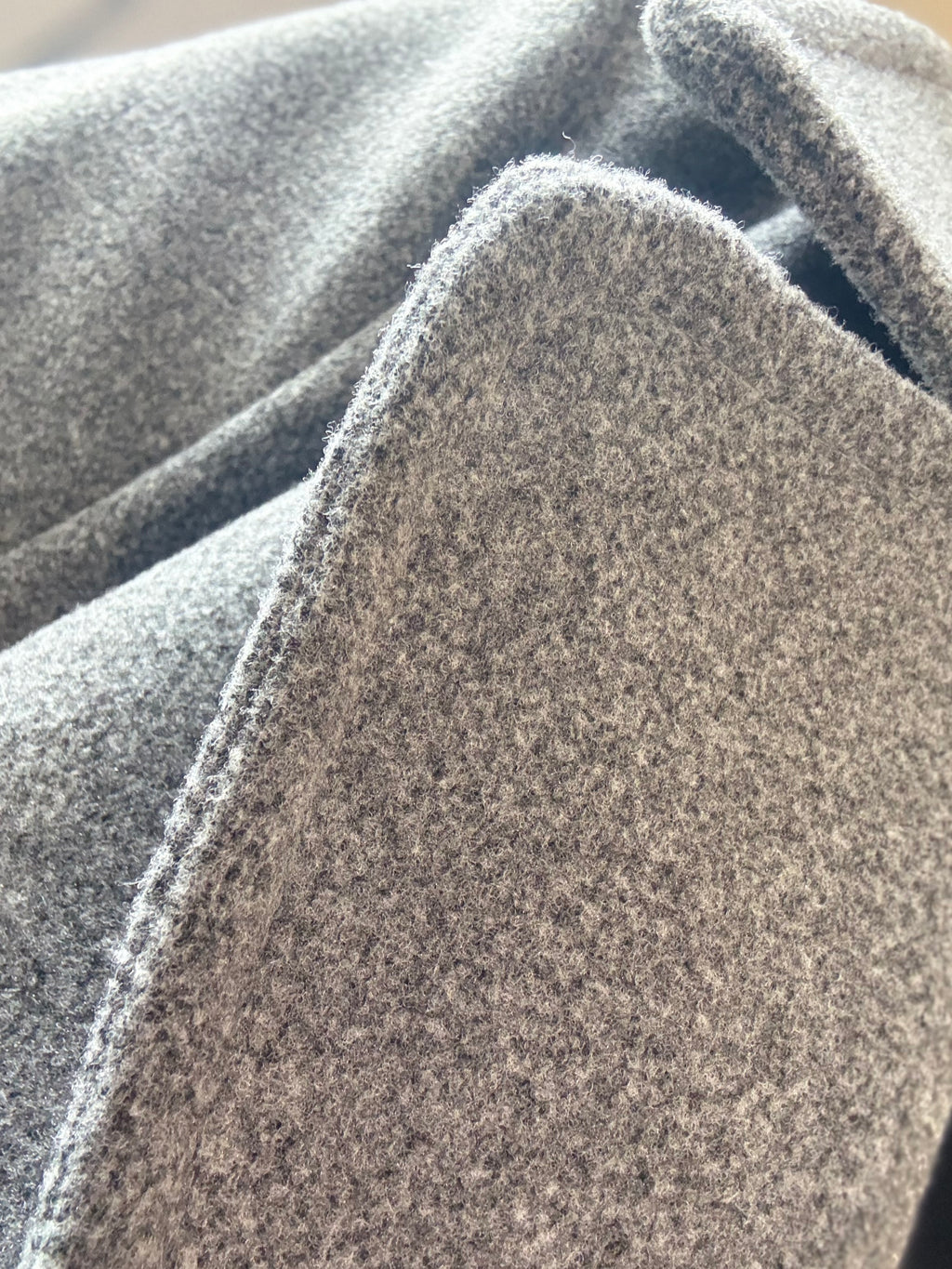 Manteau Mi-Long Laine – Double Boutonnage & Style Chic